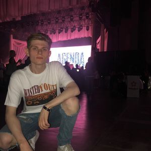 Meet your Posher, Devin